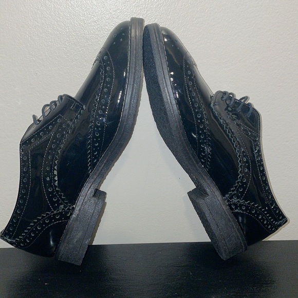 Line A Zeta Black patent leather wing tip shoes.  Size 37/6.5. - Picture 7 of 11